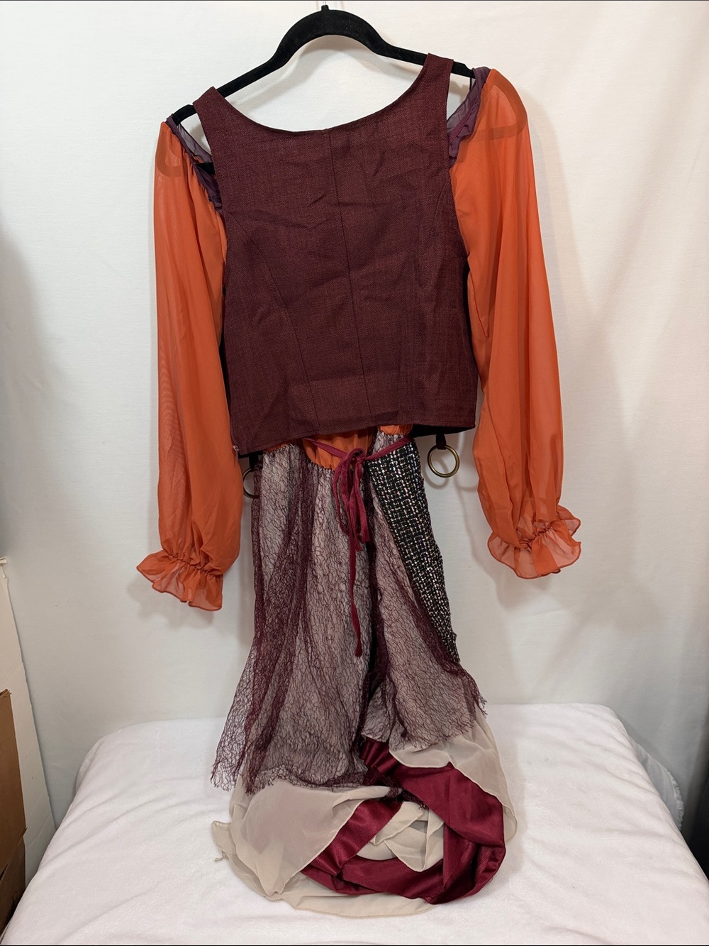 Hocus Pocus Mary Sanderson Costume With Wig - Picture 3 of 12